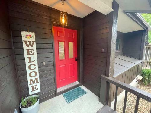 Be Our Guest And Vacay By The Lake!