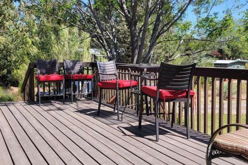 3 Bedroom With Stunning Red Rock Views! Walk To Trails!