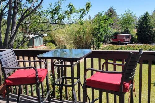 3 Bedroom With Stunning Red Rock Views! Walk To Trails!