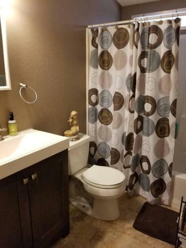 3 Bedroom With Stunning Red Rock Views! Walk To Trails!