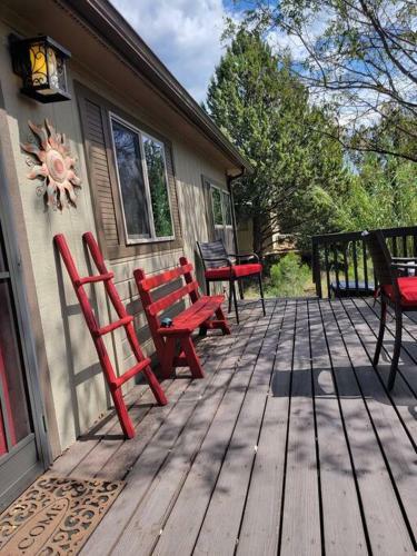 3 Bedroom With Stunning Red Rock Views! Walk To Trails!
