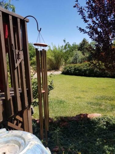 3 Bedroom With Stunning Red Rock Views! Walk To Trails!