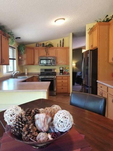 3 Bedroom With Stunning Red Rock Views! Walk To Trails!
