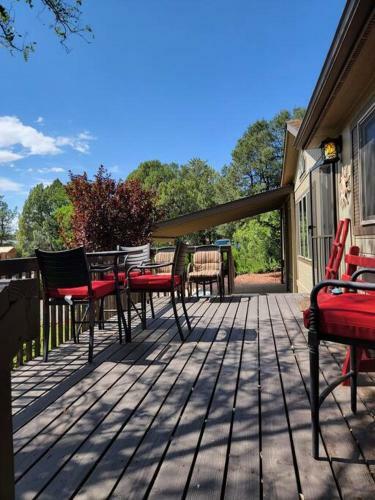 3 Bedroom With Stunning Red Rock Views! Walk To Trails!