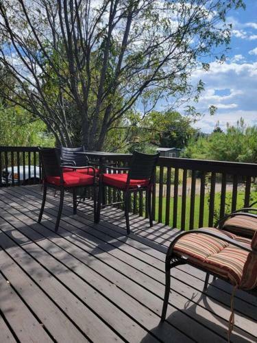 3 Bedroom With Stunning Red Rock Views! Walk To Trails!
