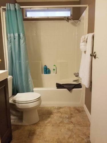 3 Bedroom With Stunning Red Rock Views! Walk To Trails!