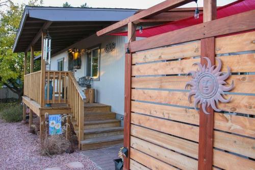 Serene 2 Bedroom! Walk To Trails! Red Rock Mountain Views!