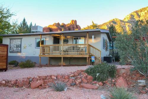 Serene 2 Bedroom! Walk To Trails! Red Rock Mountain Views!