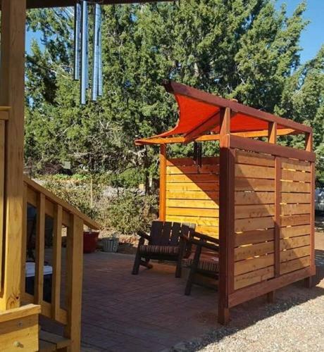 Serene 2 Bedroom! Walk To Trails! Red Rock Mountain Views!