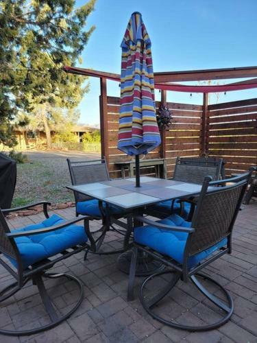 Serene 2 Bedroom! Walk To Trails! Red Rock Mountain Views!