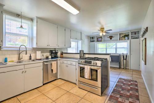Central Fayetteville Home - Walk To Downtown!