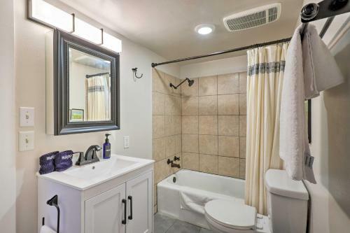 Central Fayetteville Home - Walk To Downtown!