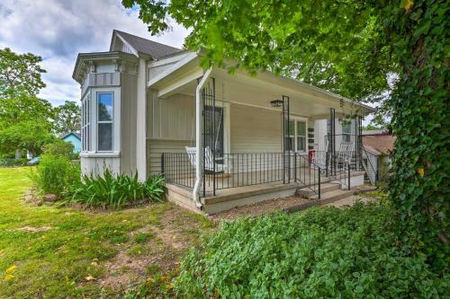 Central Fayetteville Home - Walk To Downtown!