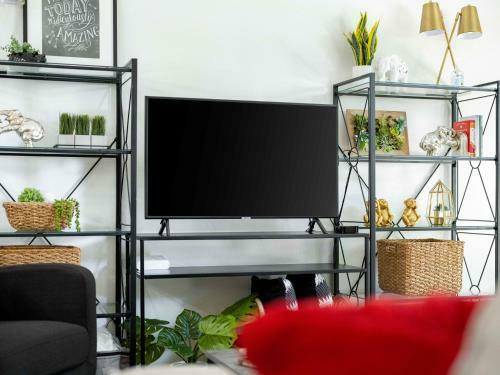 Condo On College Close To University & Razorback Stadium