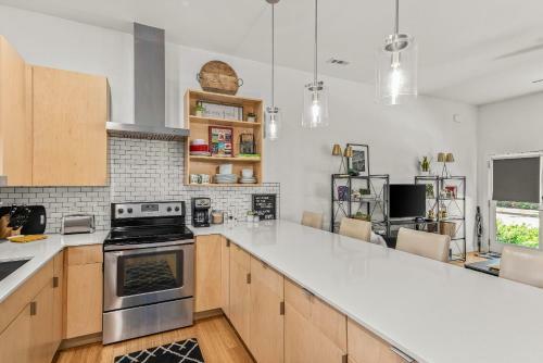 Condo On College Close To University & Razorback Stadium