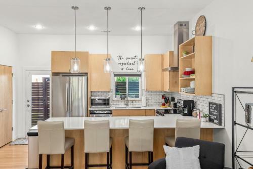 Condo On College Close To University & Razorback Stadium