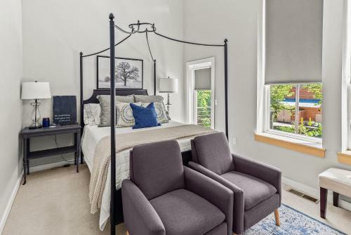 Condo On College Close To University & Razorback Stadium