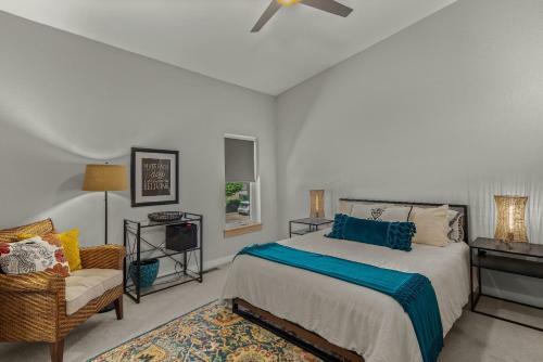 Condo On College Close To University & Razorback Stadium