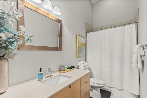 Condo On College Close To University & Razorback Stadium
