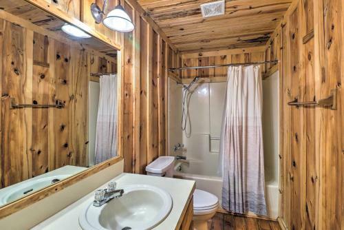 Secluded Creekside Cabin With Kayaks Provided