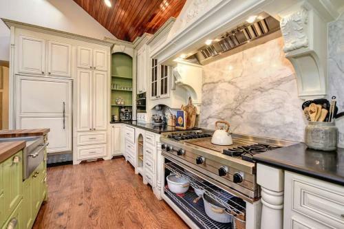 Provence Estate Nestled Along Lodi Wine Trails