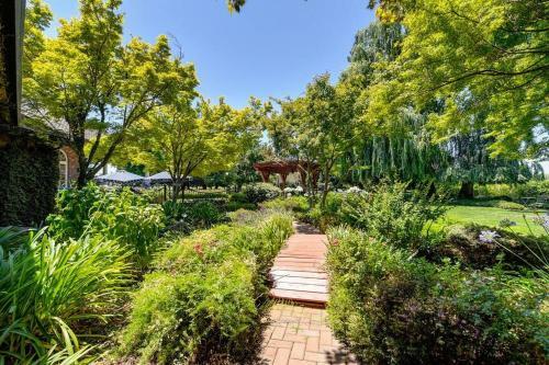 Provence Estate Nestled Along Lodi Wine Trails