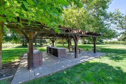 Provence Estate Nestled Along Lodi Wine Trails