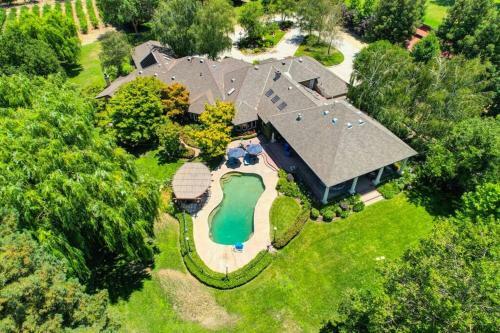 Provence Estate Nestled Along Lodi Wine Trails