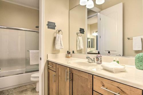 Family-friendly Home About 11 Mi To Dtwn Phoenix!