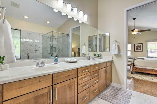 Family-friendly Home About 11 Mi To Dtwn Phoenix!