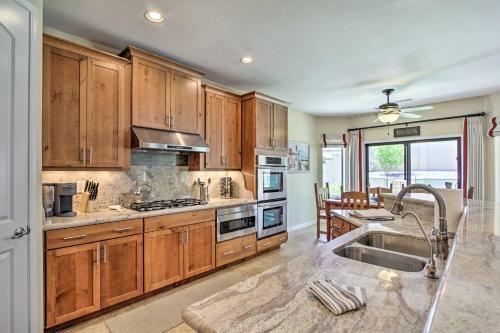 Family-friendly Home About 11 Mi To Dtwn Phoenix!