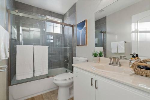 Desert Oasis With Heated Pool/convenient Location
