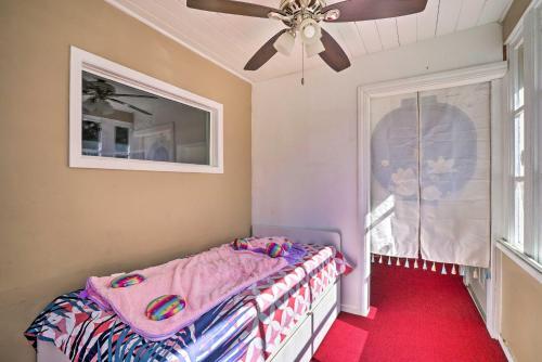 Sun-dappled Retreat With Private Back Deck!