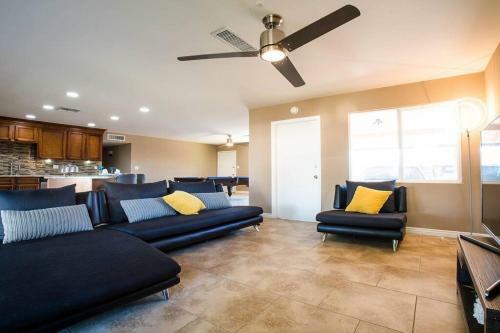 Hot Tub! 10beds! Old Town Scottsdale Stays