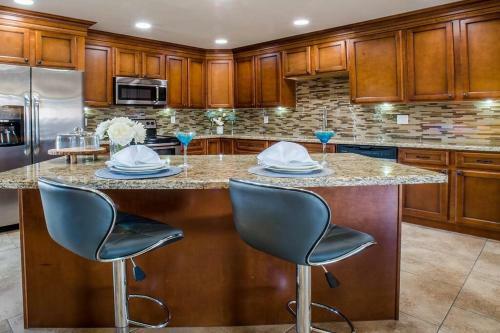 Hot Tub! 10beds! Old Town Scottsdale Stays