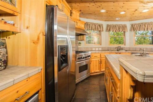 Peaceful Cabin Home With Breathtaking View!