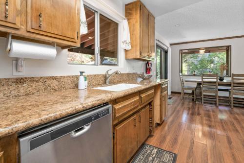 Lakeview Cozy Retreat