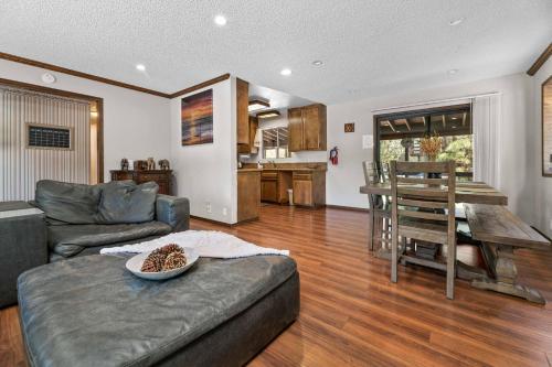 Lakeview Cozy Retreat