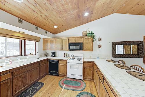 Lodge Siskiyou Oasis