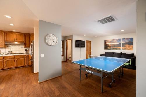 26 - Lakefront Chalet Home