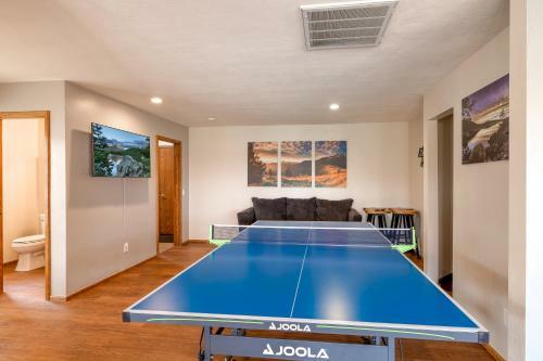 26 - Lakefront Chalet Home