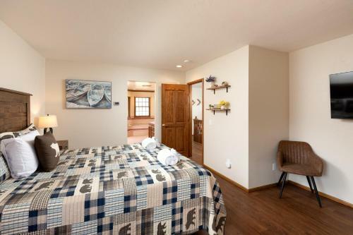 26 - Lakefront Chalet Home