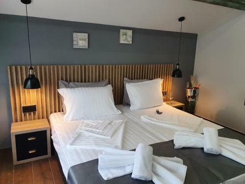 Hotel Kamelia Guest Rooms