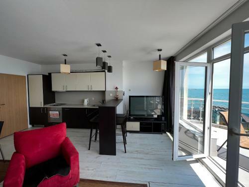 High-end Beachfront Apartment With Pool