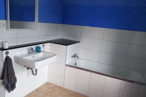 Ferienhaus In Gro�em Garten