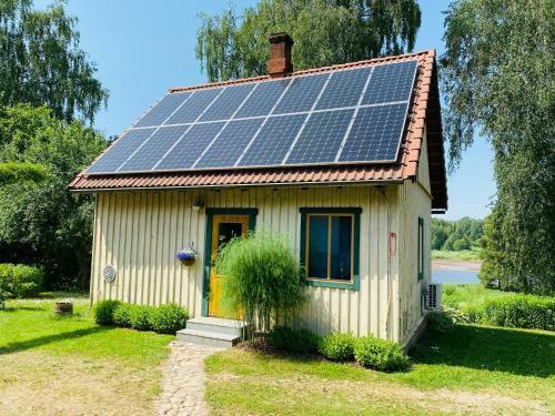 Hubane Saunaga Puhkemaja J�rve ��res