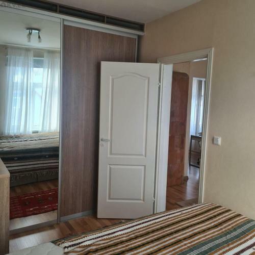 Quiet Apartment 10 Min Walk From City Center.