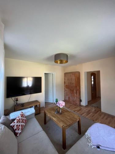 Quiet Apartment 10 Min Walk From City Center.