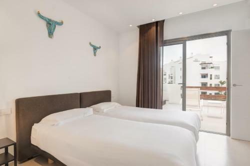 Bentor 3-1 Penthouse Jacuzzi Pool View 3b