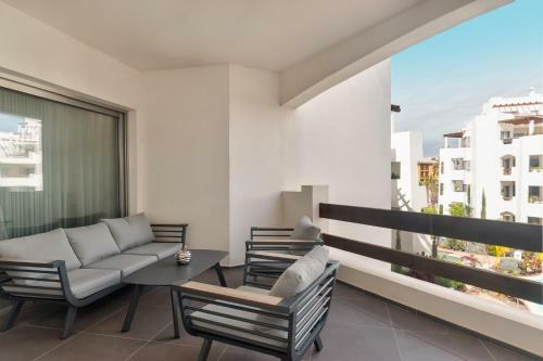 Ancor 2-4 Pool View 2b